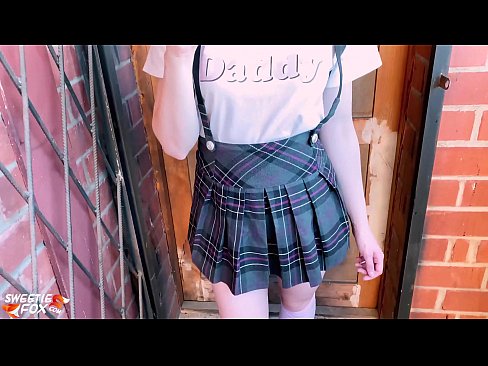 ❤️ 女学生深深地吸吮她的鸡巴,代替上课做爱 ☑ Anal video