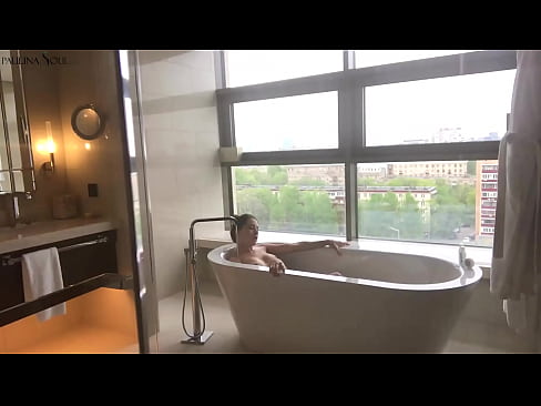❤️ 巨大的宝贝 激情地在浴室里撸起了她的阴部 ☑ Anal video