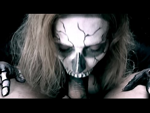 ❤️ 恶魔女孩用她的黑嘴吸吮鸡巴并吞下精液。 ☑ Anal video