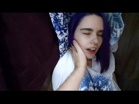 ❤️ 在衣柜里发现我的妹妹并帮助她射精 ☑ Anal video